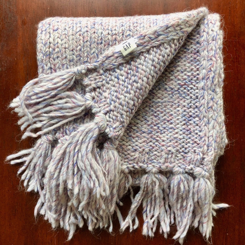 NWOT Lavender Winter Knitted Scarf (Gap)